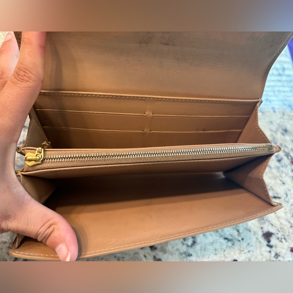 Authentic - Louis Vuitton Dune Vernis Sarah Wallet #4 - Picture 9 of 15